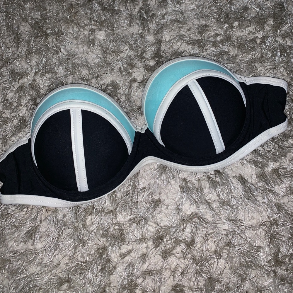 Women’s swimsuit top